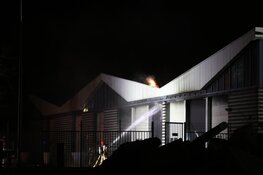 Flinke brand bij afvalpunt in Amsterdam-Noord