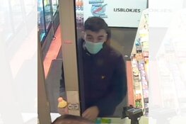 Gezocht: Gebruik maken van gestolen bankpas op verschillende locaties in Amsterdam