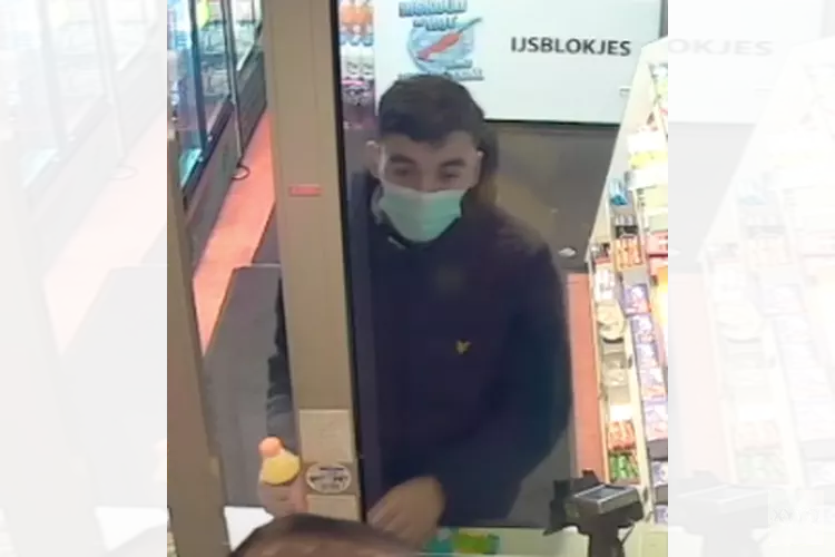 Gezocht: Gebruik maken van gestolen bankpas op verschillende locaties in Amsterdam
