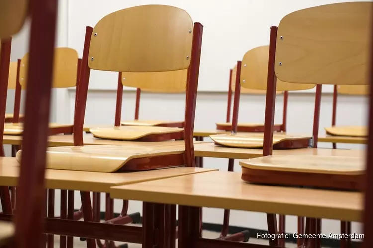 Gemeente en schoolbesturen schieten met platform andersom.amsterdam scholen met lerarentekort te hulp