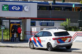 Zwaarbewapende agenten op station Weesp