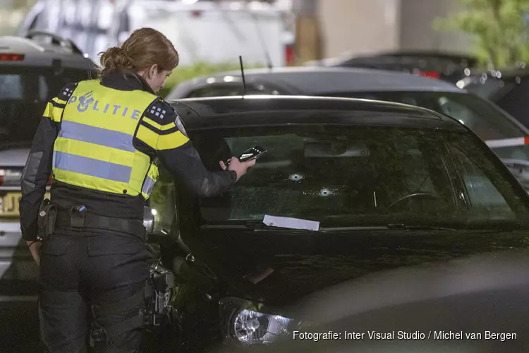 Geparkeerde auto beschoten in Zuidoost