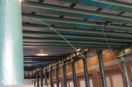 Treinverkeer tussen Haarlem en Amsterdam tijdelijk stilgelegd door beschadigd spoorviaduct