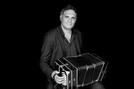 Tango meets Bach - Bandoneonvirtuoos Victor Hugo Villena op 6 mei in Het Concertgebouw