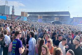Bevrijdingfeest Amsterdams Verbond in Olympisch Stadion druk bezocht