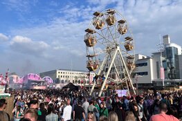 Bevrijdingfeest Amsterdams Verbond in Olympisch Stadion druk bezocht