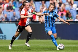 Ajax Vrouwen winnen ruim in De Kuip