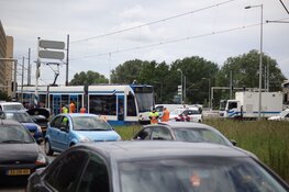 Tram in Amsterdam Nieuw-West ontspoord door ongeval