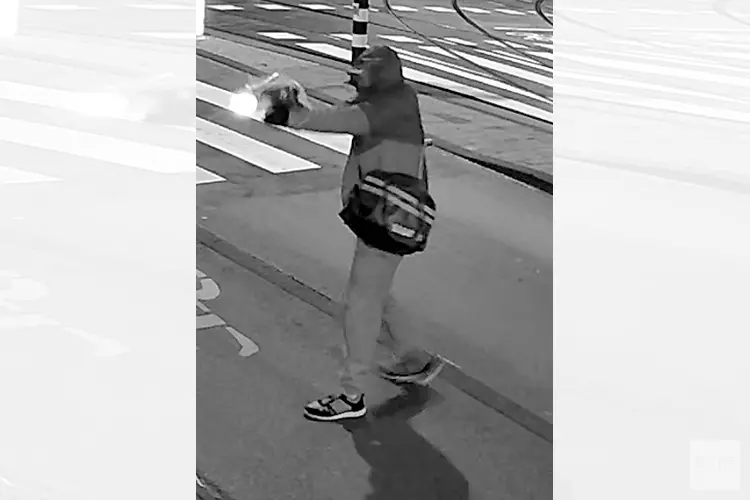 Gezocht: Beschieting fietsenwinkel Admiraal de Ruijterweg