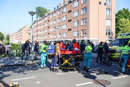 Fietser en scooterrijder zwaargewond bij ongeval in Nieuw-West