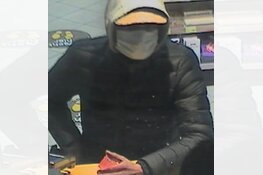 Gezocht: Gebruik gestolen pinpas na babbeltruc Amsterdam-West