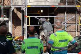 Arrestatieteam valt woning aan Hoofdweg binnen