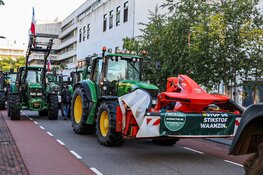 Boeren protesteren met blokkades op A9 en Mediapark