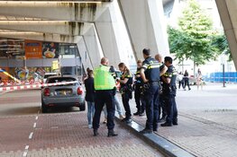 Politie lost waarschuwingsschot bij metrostation in Amsterdam-Noord