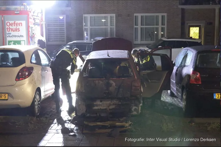 Auto door brand verwoest op Orteliuskade