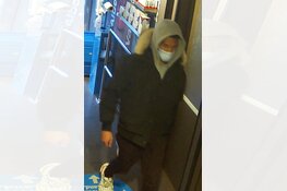 Gezocht: Pinnen met een gestolen bankpas na babbeltruc Slotervaart