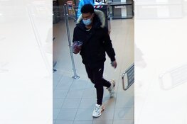 Gezocht: Pinnen met een gestolen bankpas na babbeltruc Slotervaart