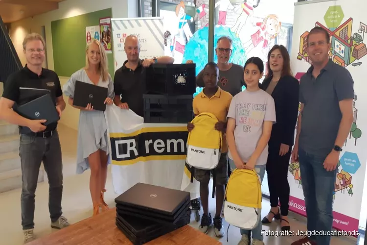 Remeha steunt leerlingen op Amsterdamse Lukasschool met 93 laptops
