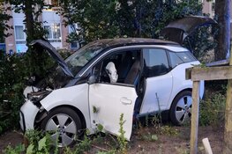 Automobilist vlucht na ongeluk bij oprit Mauritskade