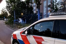Automobilist vlucht na ongeluk bij oprit Mauritskade