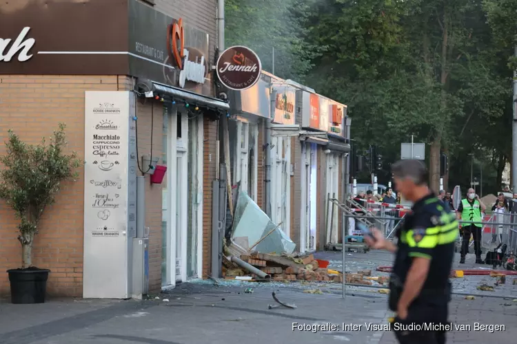 Enorme ravage na plofkraak aan Tussen Meer