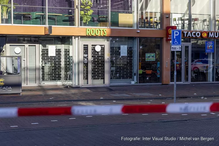 Kogelregen op coffeeshop Roots bij station Bijlmer Arena