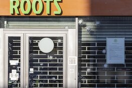 Kogelregen op coffeeshop Roots bij station Bijlmer Arena