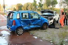 Twee auto&#39;s total loss bij ongeval in Diemen