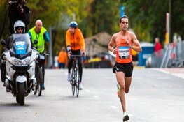 Abdi Nageeye en Khalid Choukoud aan de start 36e Dam tot Damloop