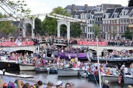 Canal Parade Pride Amsterdam in volle gang (fotoalbum)