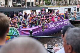 Canal Parade Pride Amsterdam in volle gang (fotoalbum)