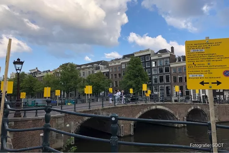 Horizonvervuiling in het kwadraat op Amsterdamse Brug!
