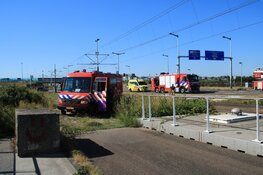 Boot gezonken na aanvaring met brug bij IJburg