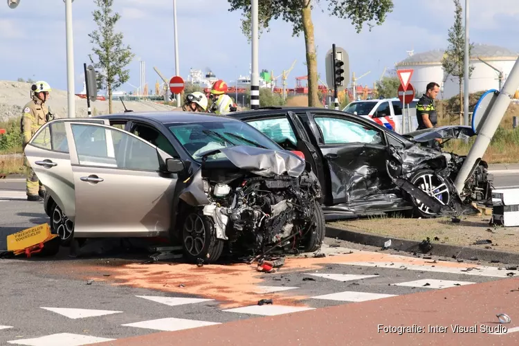 Botsing op Westpoortweg in Amsterdam, twee gewonden