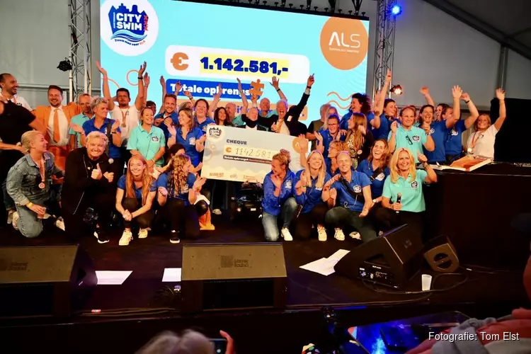 Amsterdam City Swim haalt € 1.142.581,- op voor onderzoek naar ALS
