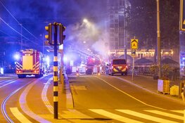 Brand na explosie bij panden aan Vijzelgracht