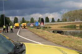 Politieonderzoek bij auto te water langs A10-Noord