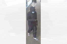Gezocht: Pinnen met gestolen bankpas in Amsterdam en Almere