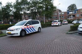 Kogel door glas van woning in Zuidoost