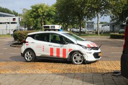 Ongeval met auto van handhaving Amsterdam