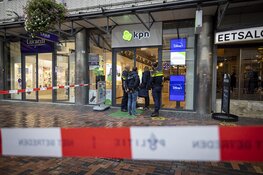 Omstanders overmeesteren overvaller op Bijlmerplein