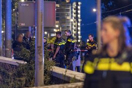 Man ernstig gewond na inslaan raam aan de Langswater in Amsterdam