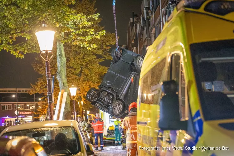 Auto te water langs Marnixstraat