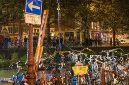 Auto te water langs Marnixstraat