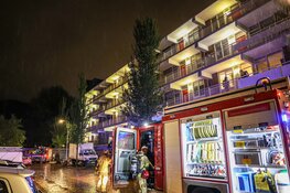 Woningbrand aan de Dekschuitstraat in Amsterdam-Noord