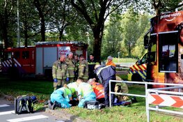 E-bike aangereden door tram in Amsterdam: twee gewonden