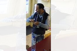 Gezocht - Wie is de man die hier op beeld diverse ringen steelt?