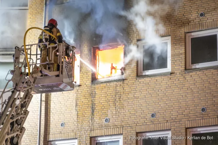 Persoon overleden bij brand in Amsterdam-Oost