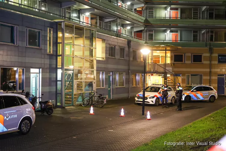 Woning beschoten in Amsterdam-Zuidoost, bewoners ongedeerd