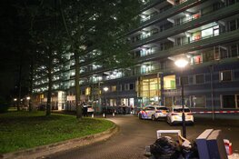 Woning beschoten in Amsterdam-Zuidoost, bewoners ongedeerd